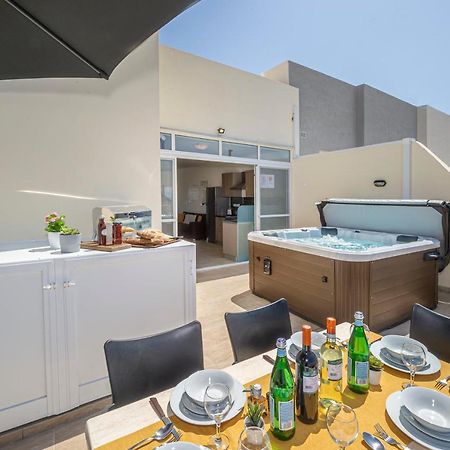 Summer Breeze Penthouse With Private Hot Tub & Terrace With Panoramic Views, By Getawaysmalta Mellieha Exterior photo